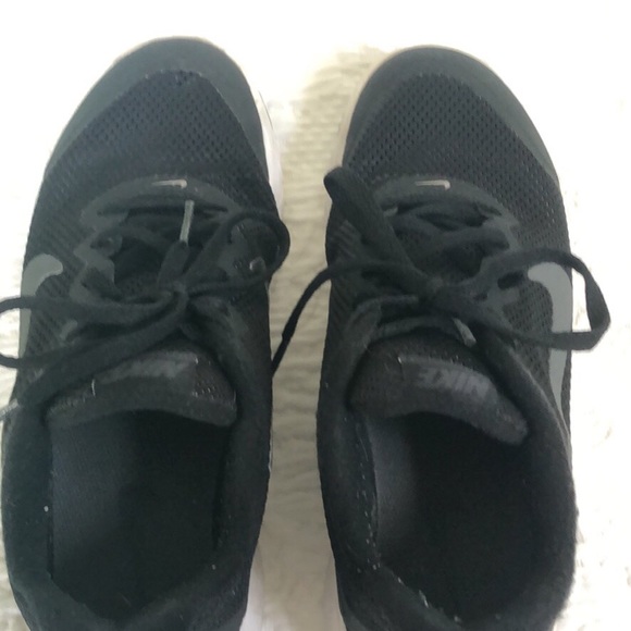 Black Nike Sneakers - Size 7 - Picture 2 of 3